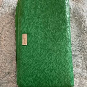 Excellent condition ThirtyOne wallet.